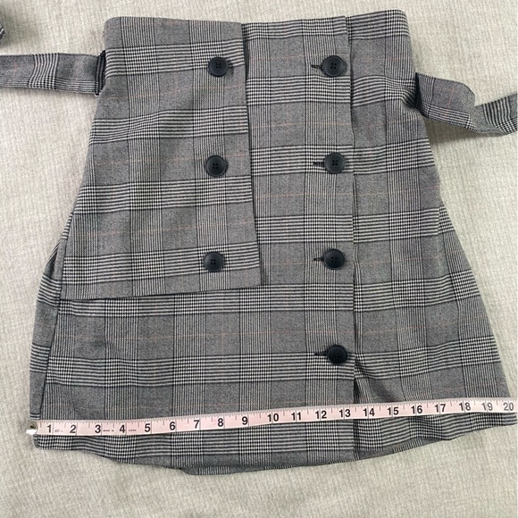 Zara Plaid Miniskirt, Size XS 💖 - Picture 8 of 9
